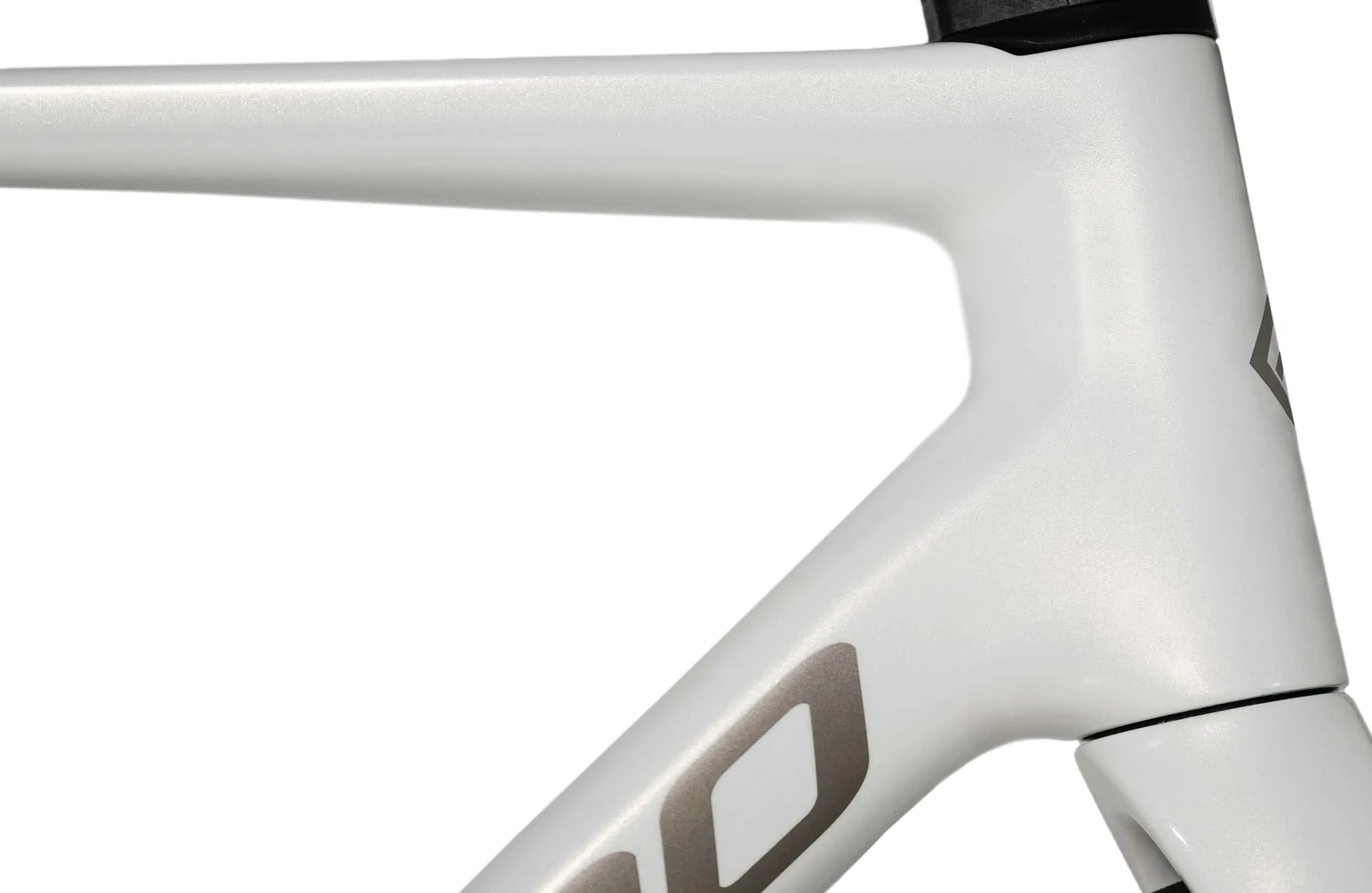 Megamo Raise 05 2026 White #2