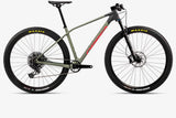 Biciclette Orbea Alma M21 Axs 2022 Savage Verde/Bright Rosso Matte